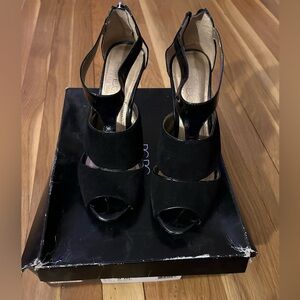 Used Women’s BCBG black Shoes with Zip closure on back Size 9